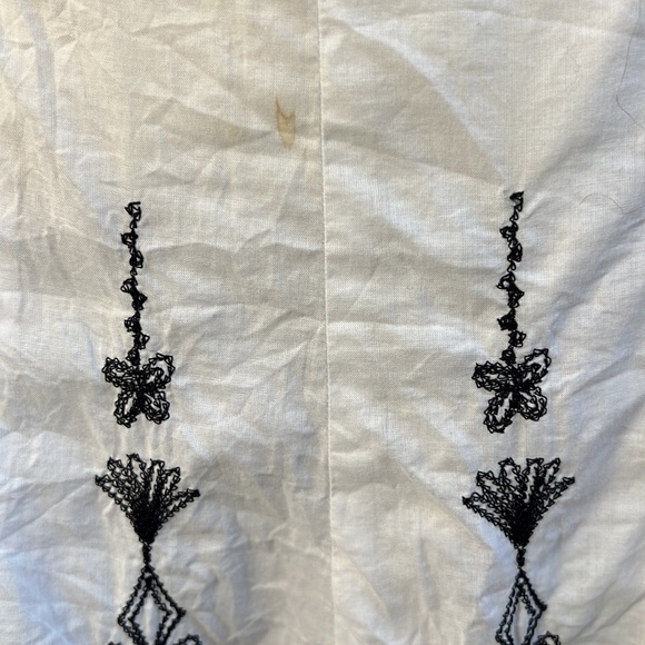 Tahari flared white skirt with embroidered design, size: 6, 100% cotton - Picture 5 of 10